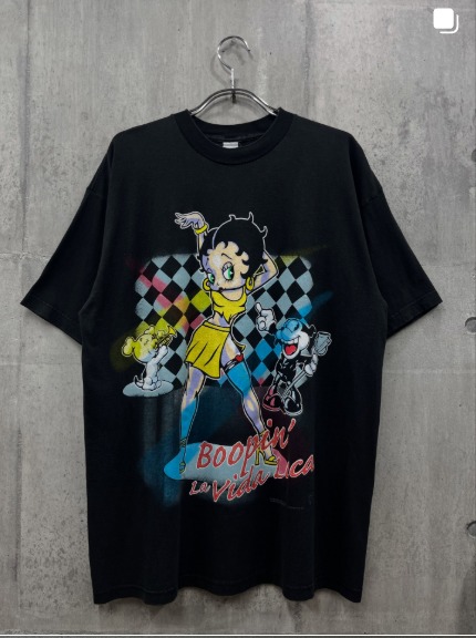 ミニーマウスのTシャツ